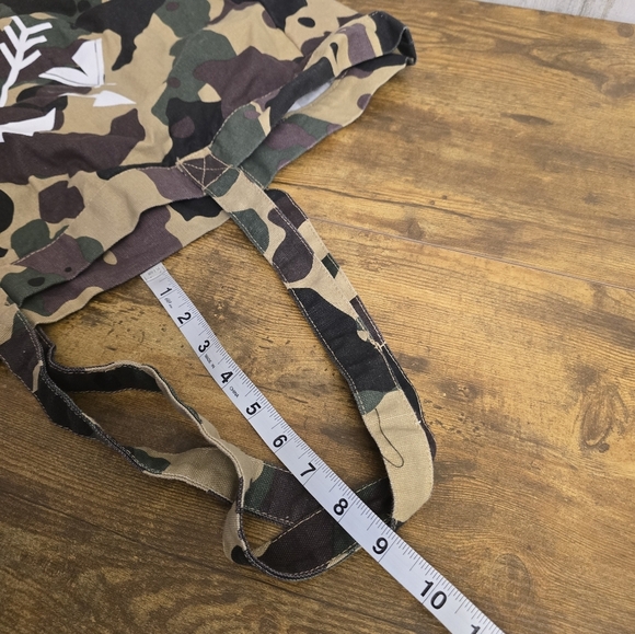 Camouflage Canvas Tote Bag with Arrow Design - Picture 5 of 11